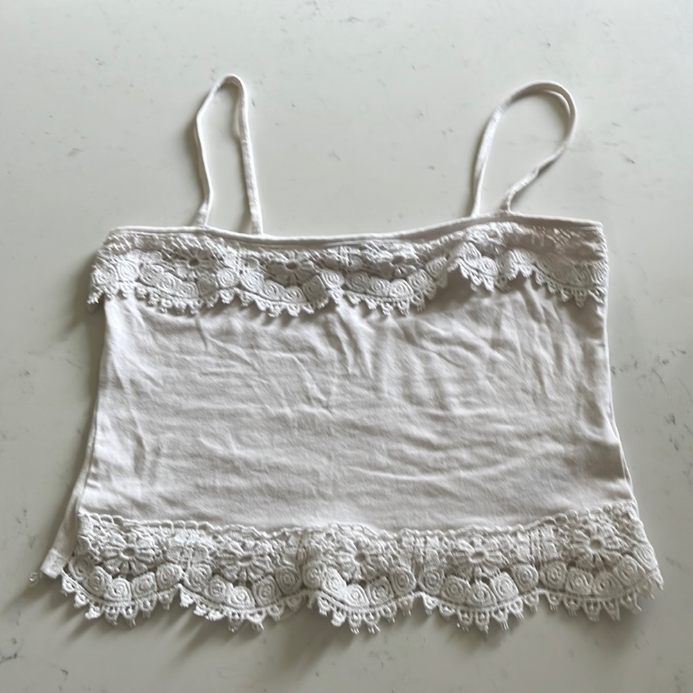 Crop top with cotton lace trim.